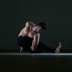 头条号瑜伽大叔文章,揭秘瑜伽的神奇魅力，带你走进身心平衡的瑜伽世界