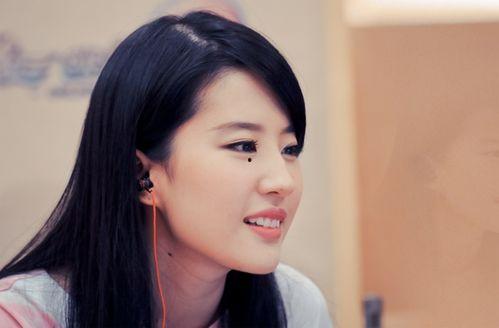 明星早年心酸历史,揭秘明星早年心酸历程